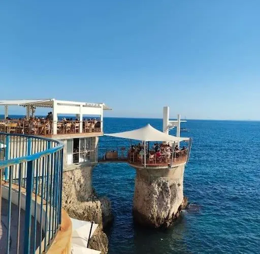 Joli Port De